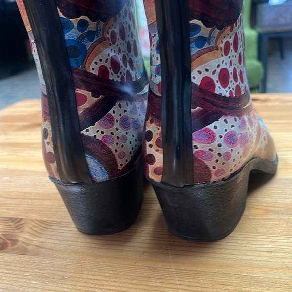 Nomad Red and Blue Heeled rubber rain Boots with Intricate Design size 8 - Picture 3 of 10